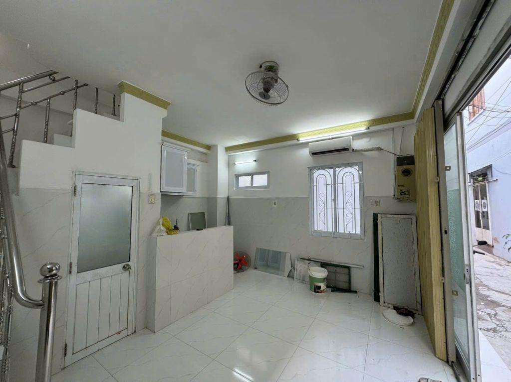 Lên Đơn Nhà Nhỏ Xinh – Sát Đường Lớn Lê Đại Hành - Chỉ 2,42 Tỷ