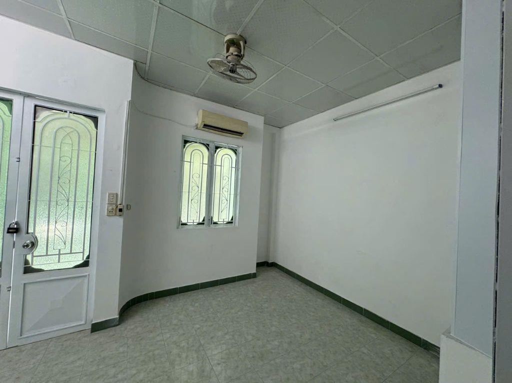 Lên Đơn Nhà Nhỏ Xinh – Sát Đường Lớn Lê Đại Hành - Chỉ 2,42 Tỷ