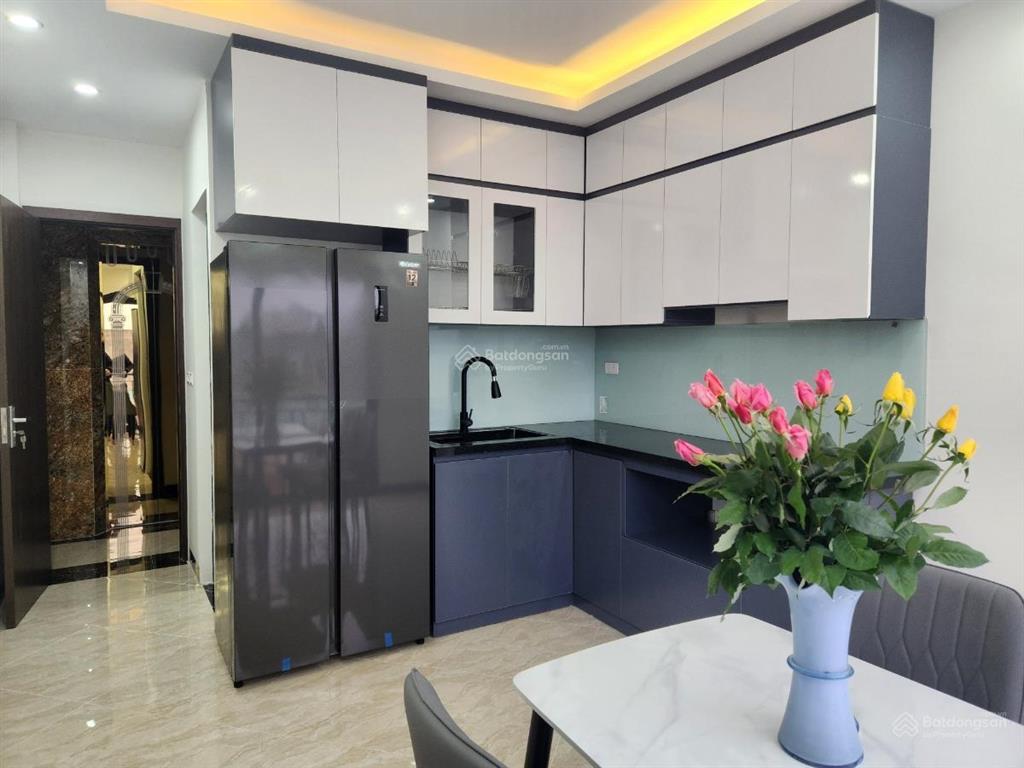 Cc cho thuê nhà 6 tầng , thang máy 12 củ ngõ 111 trần hoà