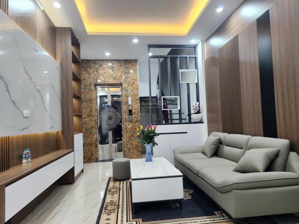 Cc cho thuê nhà 6 tầng , thang máy 12 củ ngõ 111 trần hoà