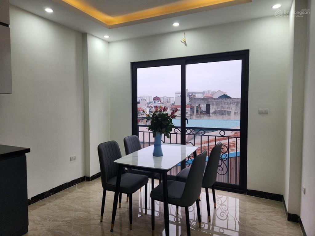 Cc cho thuê nhà 6 tầng , thang máy 12 củ ngõ 111 trần hoà