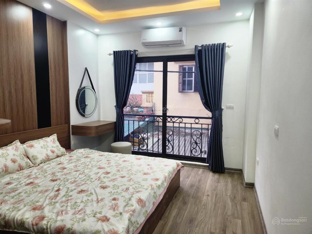 Cc cho thuê nhà 6 tầng , thang máy 12 củ ngõ 111 trần hoà