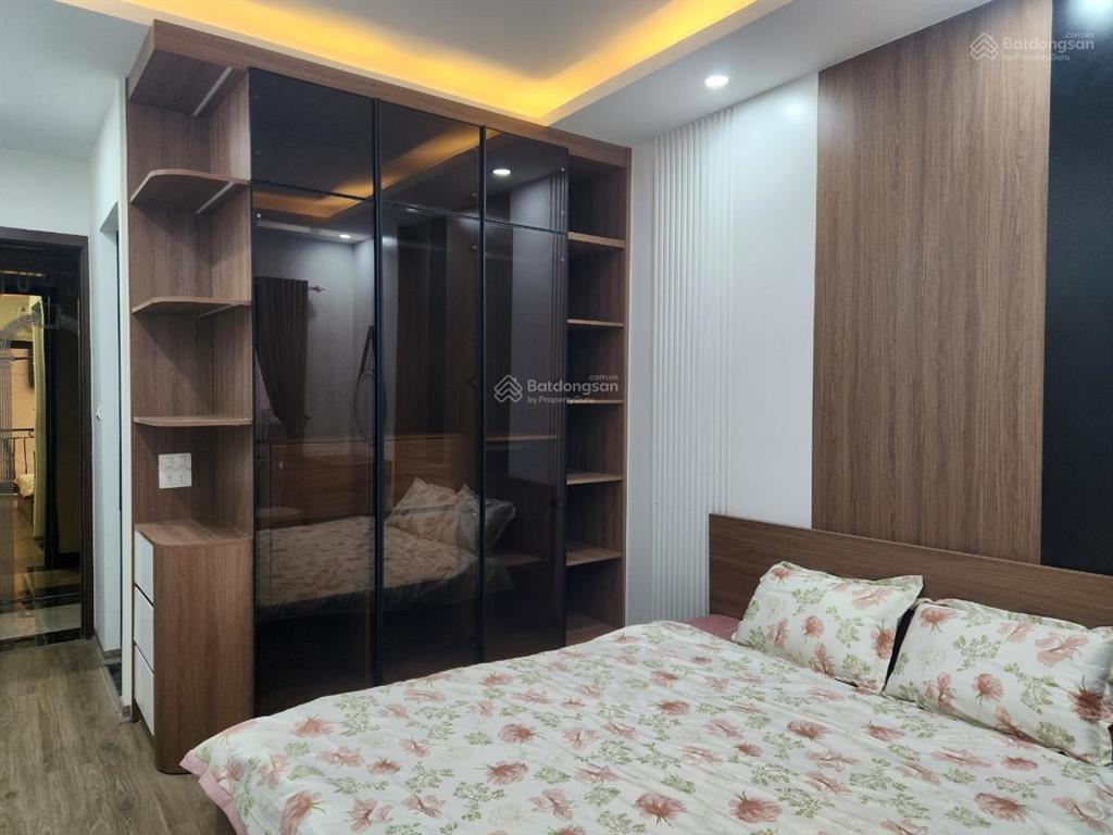 Cc cho thuê nhà 6 tầng , thang máy 12 củ ngõ 111 trần hoà