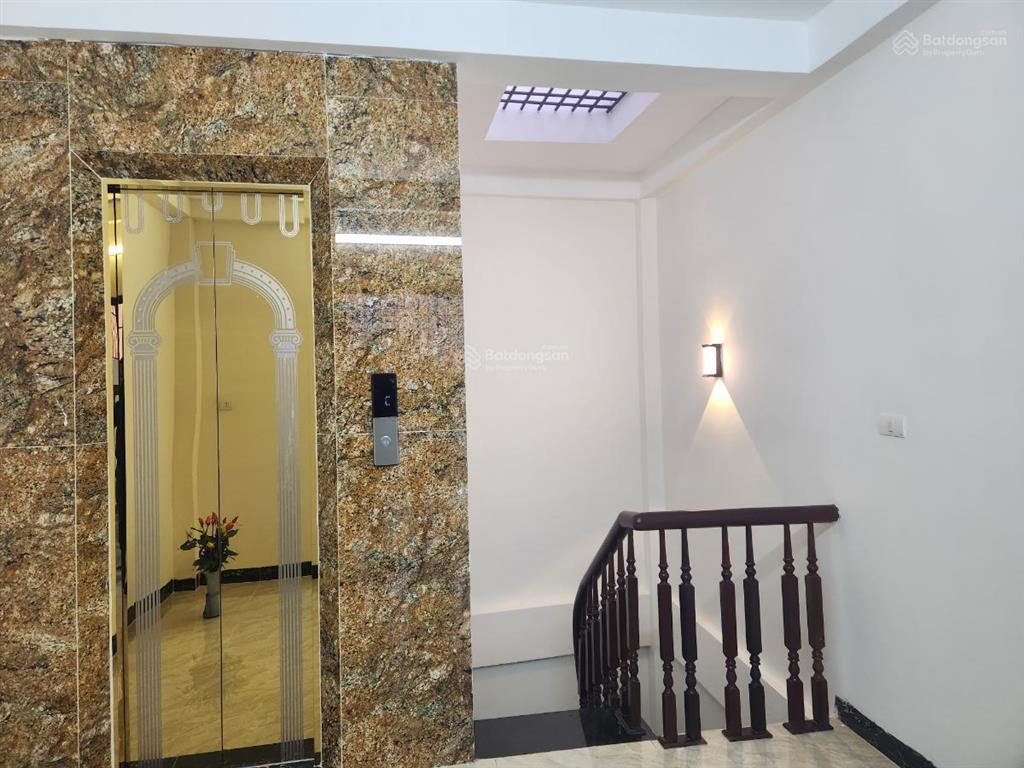 Cc cho thuê nhà 6 tầng , thang máy 12 củ ngõ 111 trần hoà