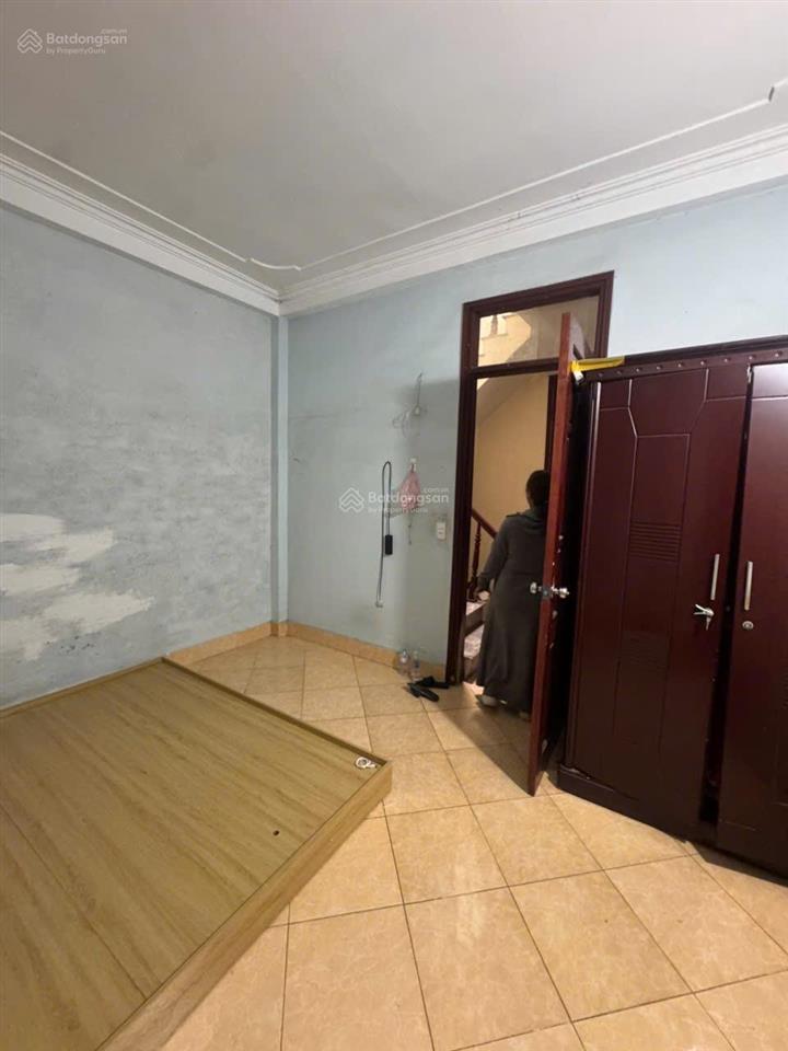 Cc cho thuê nhà riêng 5 tầng 6pn giá 8tr ở vũ tông phan