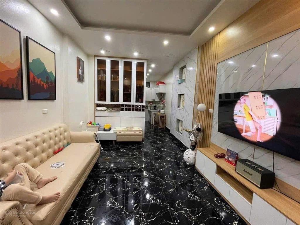 Cc cho thuê nhà 5 tầng 4pn ngõ 376 khương đình