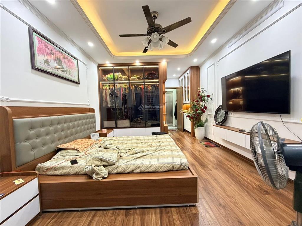 Cc cho thuê nhà riêng 5 tầng phố vũ tông phan 12tr
