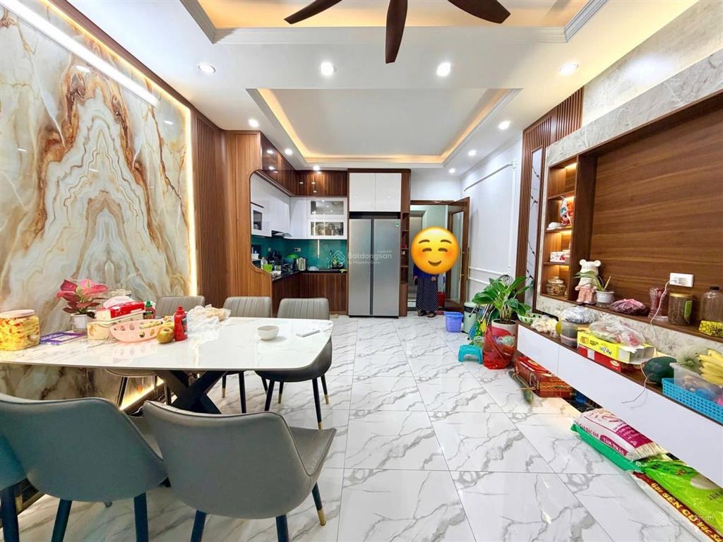 Cc cho thuê nhà riêng 5 tầng phố vũ tông phan 12tr
