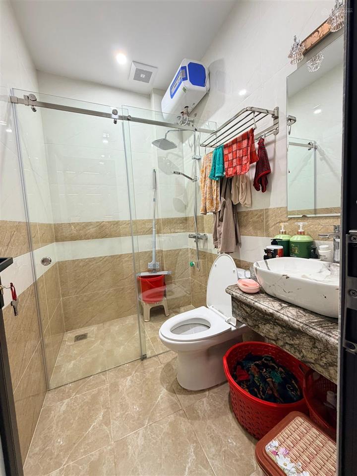 Cc cho thuê nhà riêng 5 tầng phố vũ tông phan 12tr