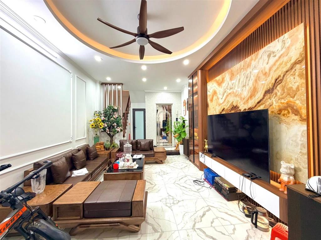 Cc cho thuê nhà riêng 5 tầng phố vũ tông phan 12tr