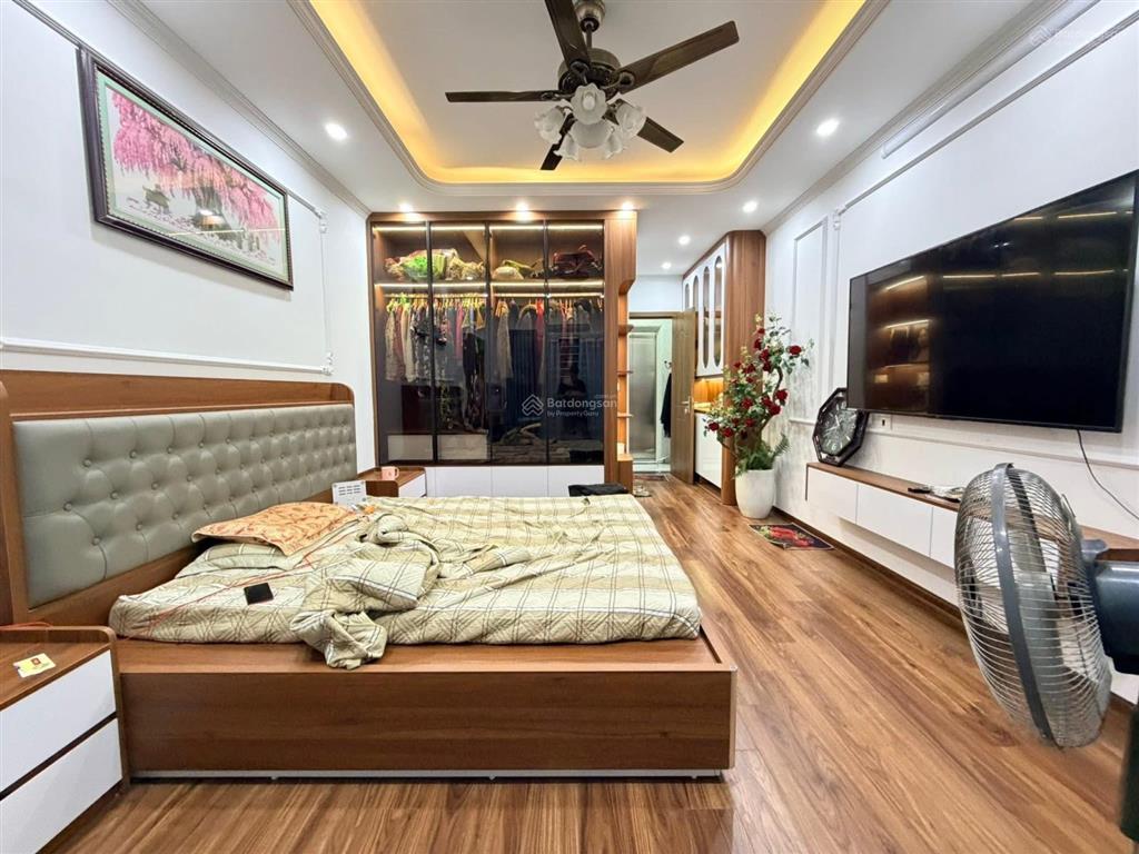 Cc cho thuê nhà riêng 5 tầng phố vũ tông phan 12tr