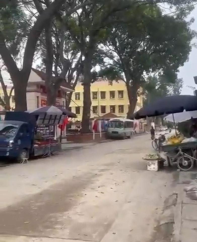 Bán đất Cẩm Sơn- Cẩm Xá ngay cổng chợ lô góc giá 1,x tỷ