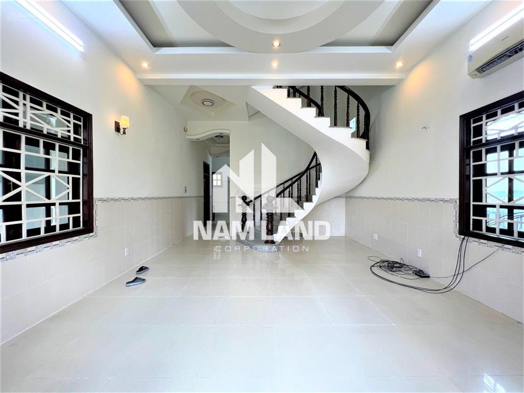 Cho thuê nhà nguyên căn thảo điền sân siêu rộng 3 xe hơi 3 lầu 5 phòng lớn để ở, văn phòng công ty