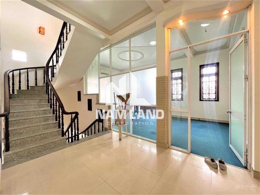 Cho thuê nhà nguyên căn thảo điền sân siêu rộng 3 xe hơi 3 lầu 5 phòng lớn để ở, văn phòng công ty