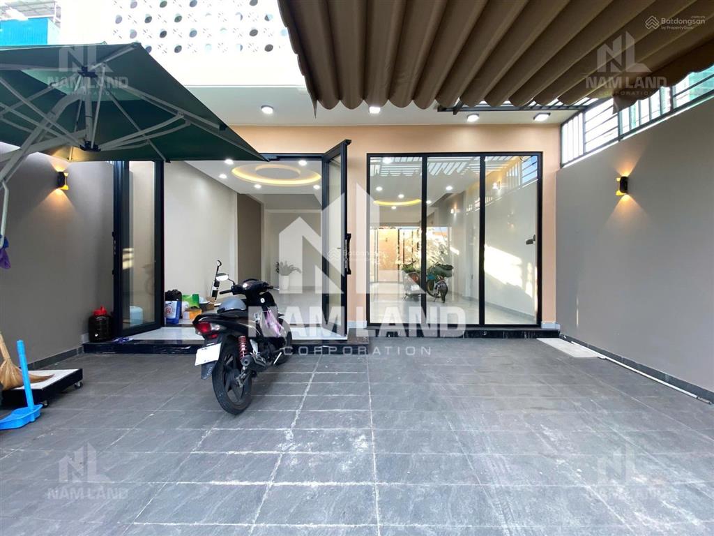 Cho thuê dài hạn nhà khu đảo kim cương, gara, 3 lầu, 5 phòng lớn để ở, văn phòng công ty