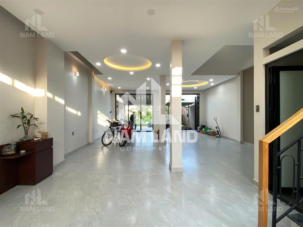 Cho thuê dài hạn nhà khu đảo kim cương, gara, 3 lầu, 5 phòng lớn để ở, văn phòng công ty