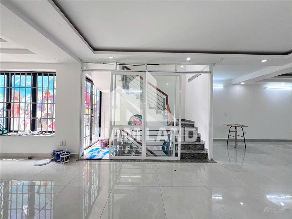 Cho thuê nhà có hầm, trệt trống suốt 3 lầu 6 phòng lớn làm văn phòng, ở tại đường lương định của