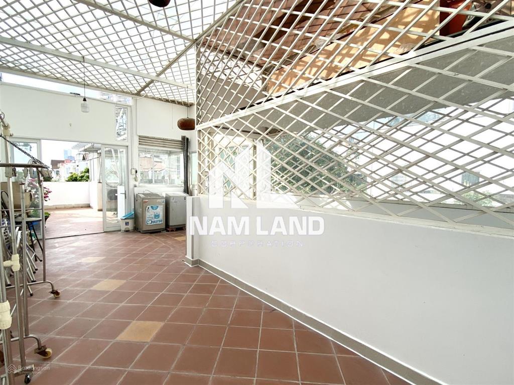 Cho thuê nhà hướng đông nam, sân xe hơi 3 lầu 3 phòng đẹp hiện đại view landmark 81 tại an khánh