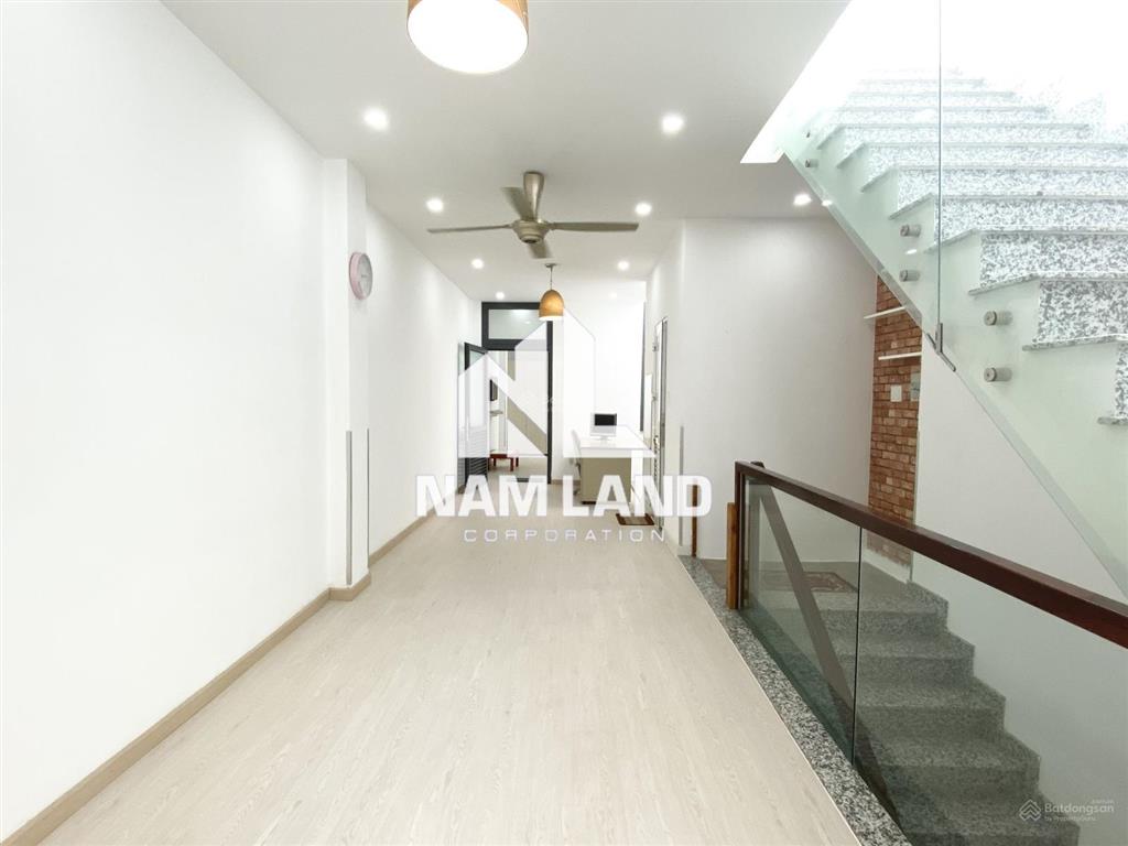 Cho thuê nhà hướng đông nam, sân xe hơi 3 lầu 3 phòng đẹp hiện đại view landmark 81 tại an khánh