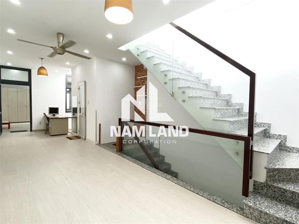 Cho thuê nhà hướng đông nam, sân xe hơi 3 lầu 3 phòng đẹp hiện đại view landmark 81 tại an khánh