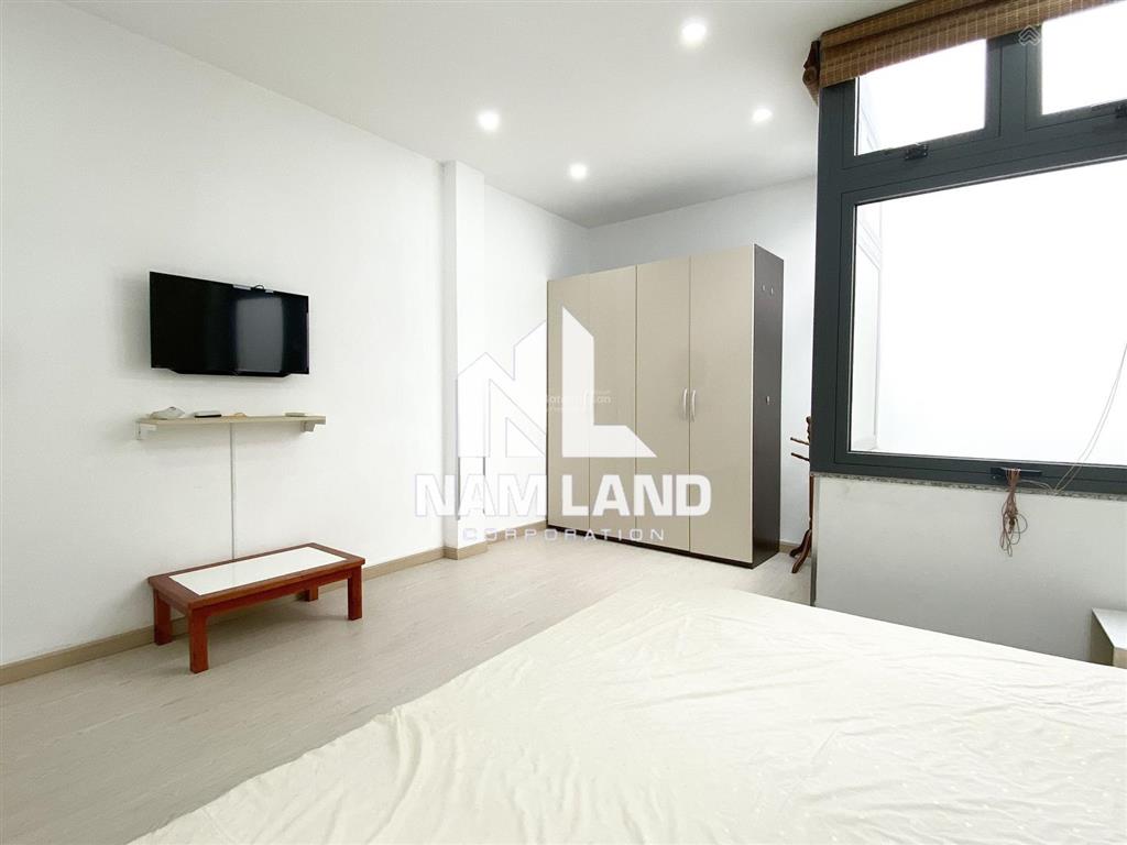Cho thuê nhà hướng đông nam, sân xe hơi 3 lầu 3 phòng đẹp hiện đại view landmark 81 tại an khánh