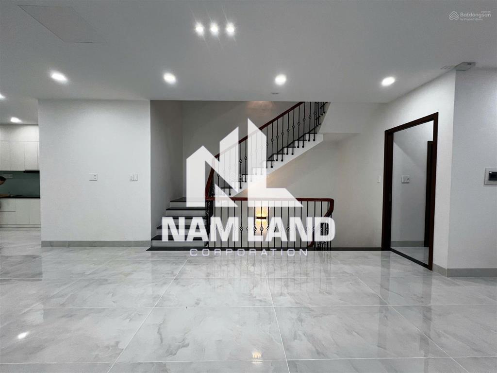 Cho thuê nhà ngang 10m dài 25m đường liên phường quận 9 vào 100m gara 3 lầu 5 phòng hướng tây bắc