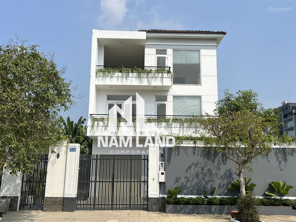 Cho thuê nhà ngang 10m dài 25m đường liên phường quận 9 vào 100m gara 3 lầu 5 phòng hướng tây bắc