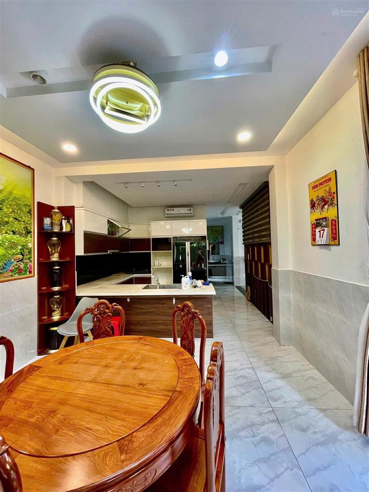 Cho thuê nhà căn góc nội bộ đường trần não sân vườn 2 tầng 4 phòng đủ nội thất để ở khu yên tĩnh