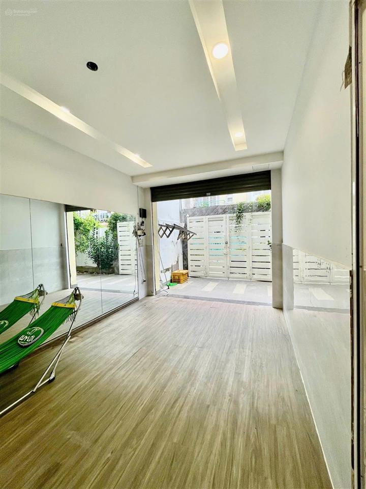 Cho thuê nhà căn góc nội bộ đường trần não sân vườn 2 tầng 4 phòng đủ nội thất để ở khu yên tĩnh