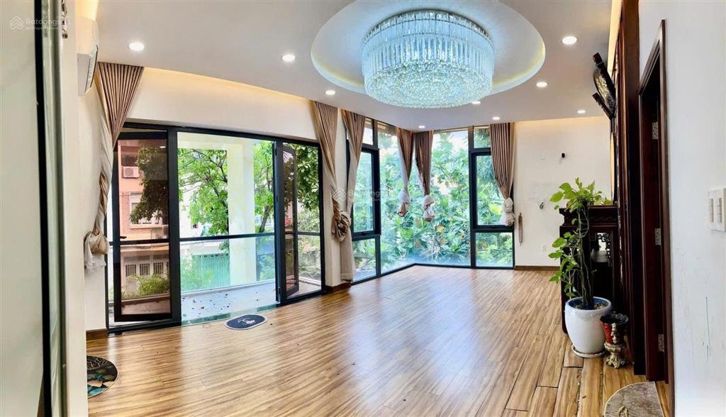 Cho thuê nhà căn góc nội bộ đường trần não sân vườn 2 tầng 4 phòng đủ nội thất để ở khu yên tĩnh