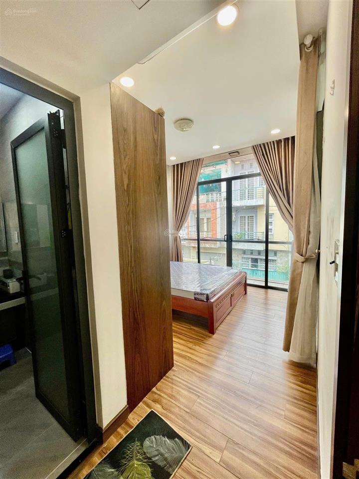 Cho thuê nhà căn góc nội bộ đường trần não sân vườn 2 tầng 4 phòng đủ nội thất để ở khu yên tĩnh