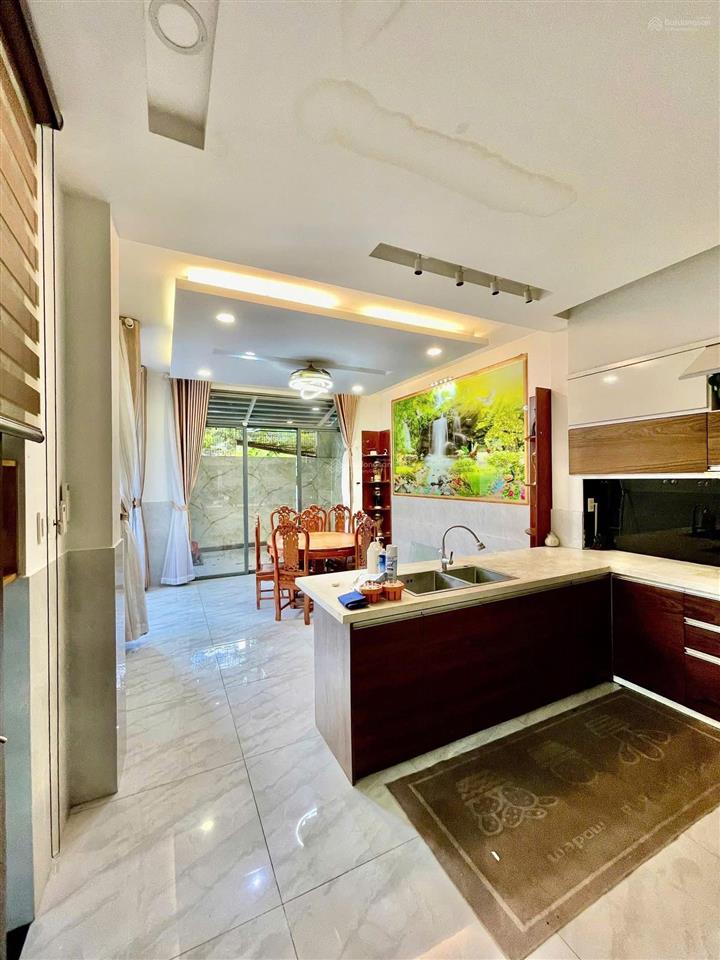 Cho thuê nhà căn góc nội bộ đường trần não sân vườn 2 tầng 4 phòng đủ nội thất để ở khu yên tĩnh