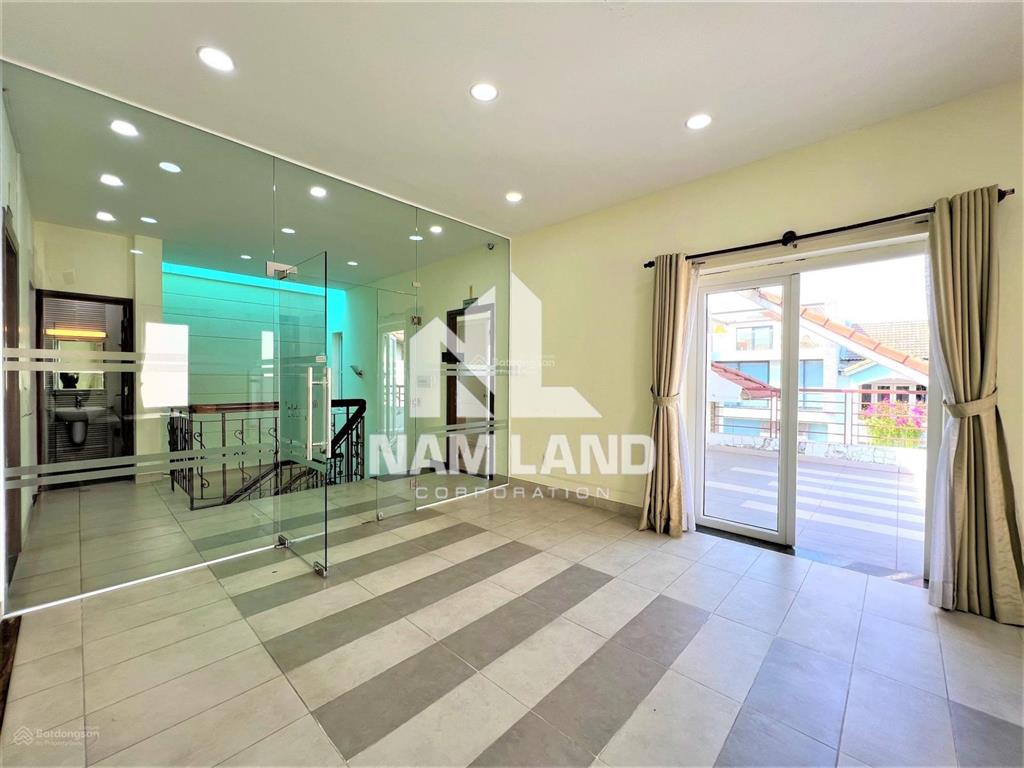 Cho thuê nhà đôi ngang 15m hầm 3 lầu 7 phòng khu compound gần sông sài gòn để ở, văn phòng công ty