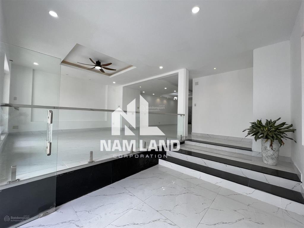 Cho thuê nhà gần công viên hai hồ có hầm 3 tầng trống làm văn phòng công ty giá chỉ 45 triệu