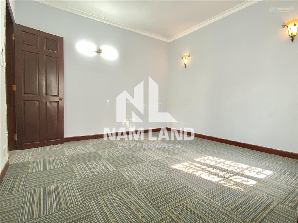 Chị an cho thuê nhà căn góc 2 mặt tiền khu đường nội bộ có sân vườn gara 2 tầng 4 phòng lớn
