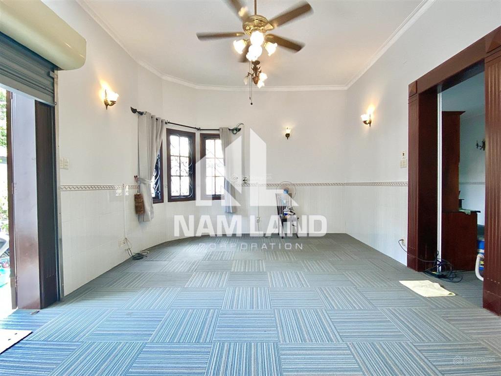 Chị an cho thuê nhà căn góc 2 mặt tiền khu đường nội bộ có sân vườn gara 2 tầng 4 phòng lớn
