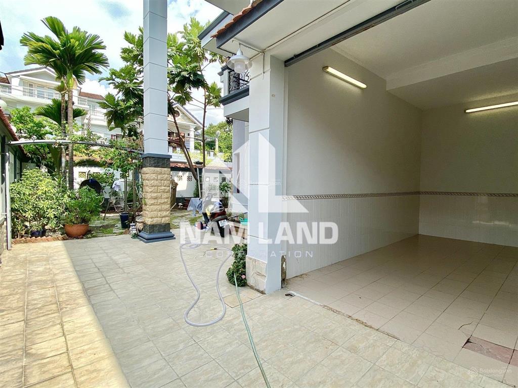 Chị an cho thuê nhà căn góc 2 mặt tiền khu đường nội bộ có sân vườn gara 2 tầng 4 phòng lớn