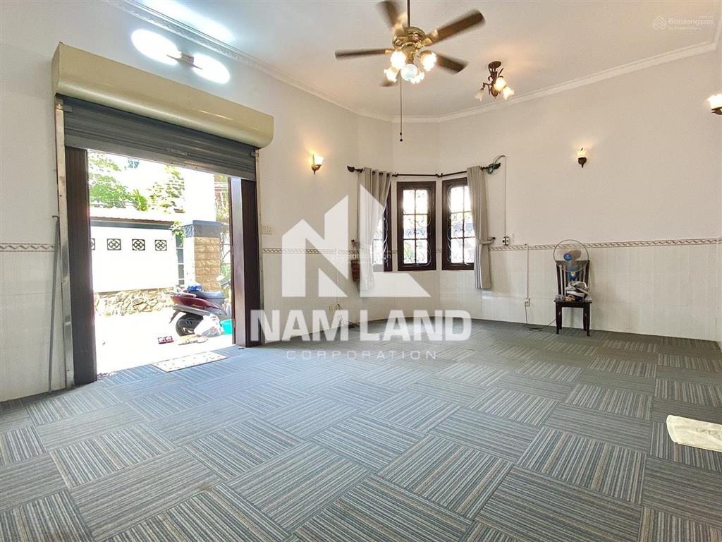 Chị an cho thuê nhà căn góc 2 mặt tiền khu đường nội bộ có sân vườn gara 2 tầng 4 phòng lớn