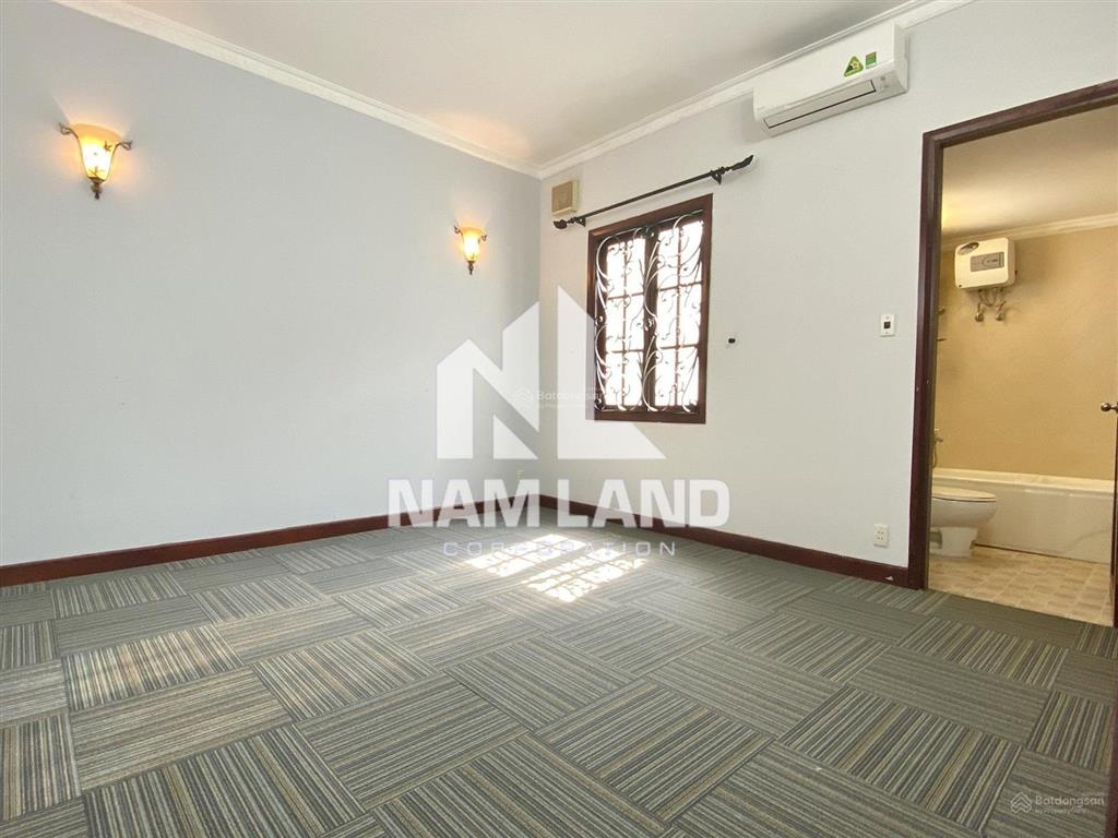Chị an cho thuê nhà căn góc 2 mặt tiền khu đường nội bộ có sân vườn gara 2 tầng 4 phòng lớn