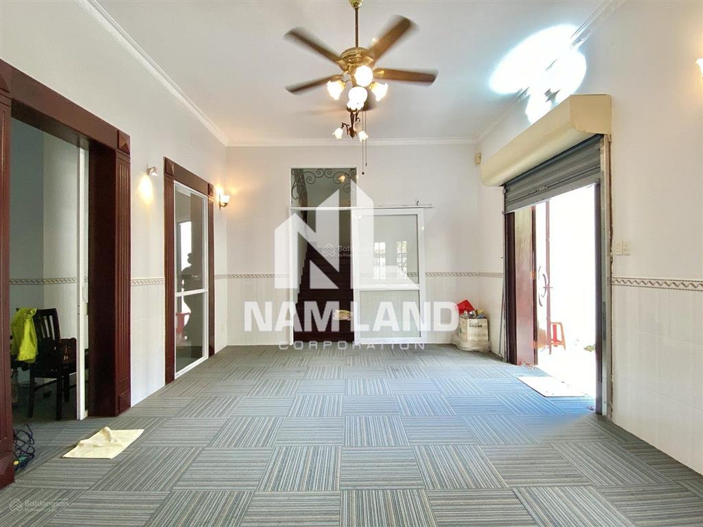 Chị an cho thuê nhà căn góc 2 mặt tiền khu đường nội bộ có sân vườn gara 2 tầng 4 phòng lớn
