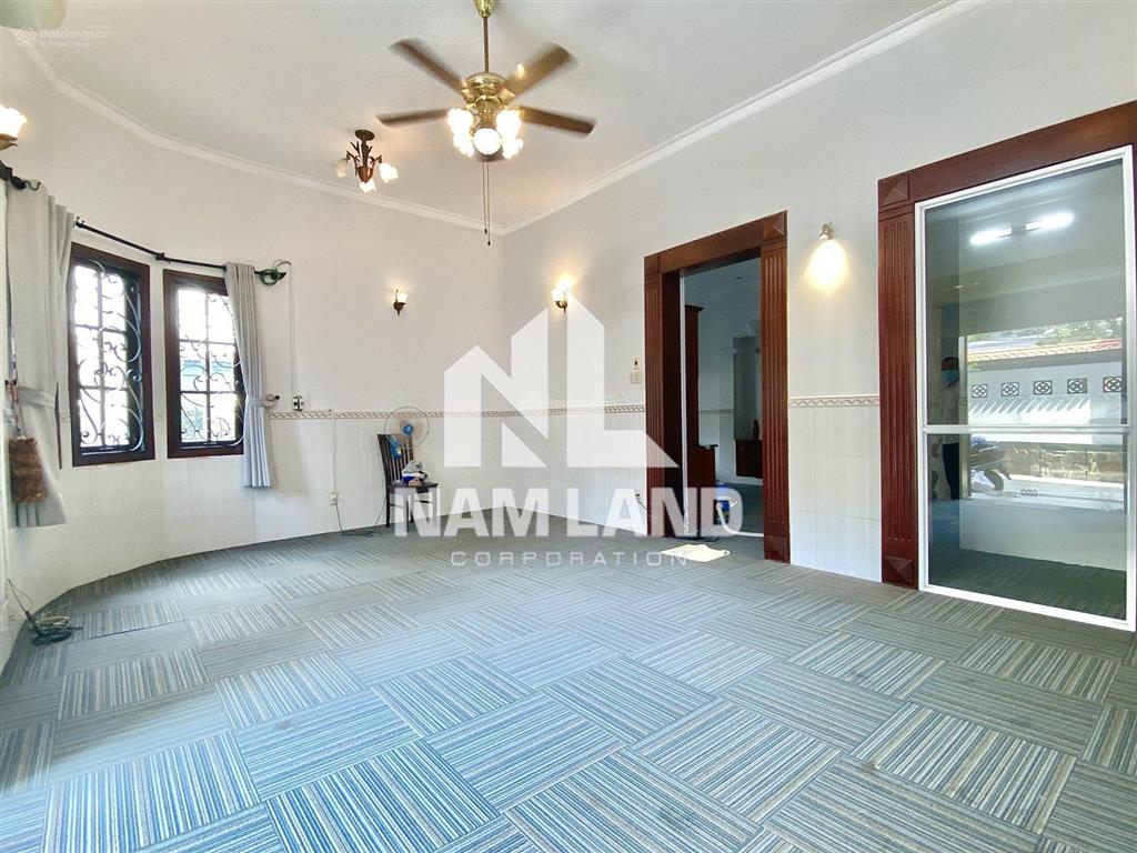 Chị an cho thuê nhà căn góc 2 mặt tiền khu đường nội bộ có sân vườn gara 2 tầng 4 phòng lớn