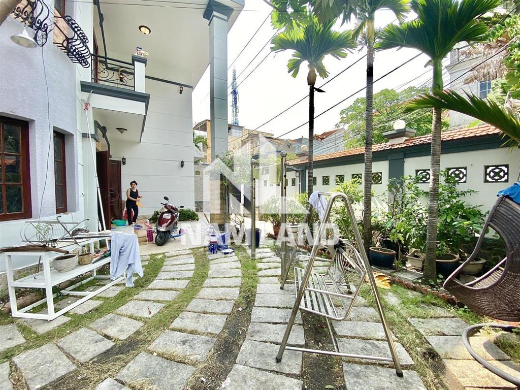 Chị an cho thuê nhà căn góc 2 mặt tiền khu đường nội bộ có sân vườn gara 2 tầng 4 phòng lớn
