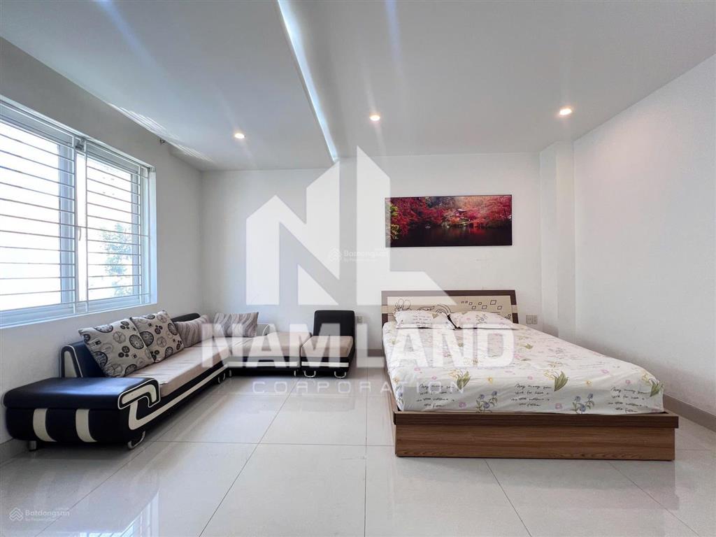 Cho thuê nhà ngang 8m hầm 4 lầu 5 phòng lớn gần công viên, sông sài gòn để ở, văn phòng công ty