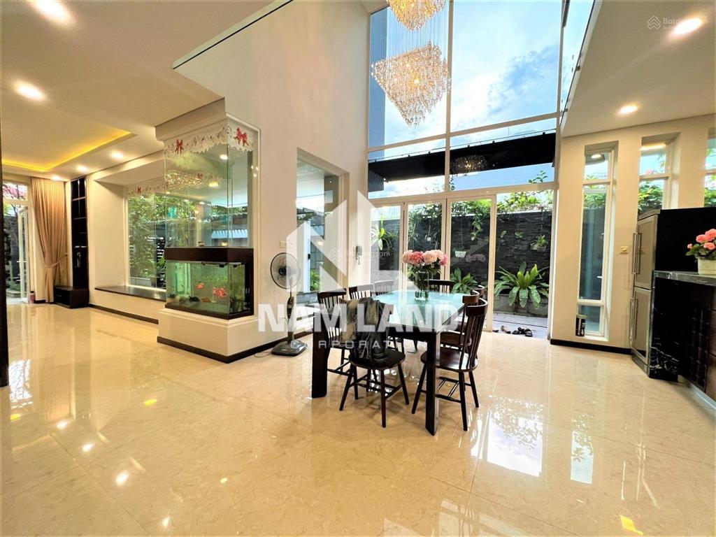 Cho thuê dài hạn biệt thự phường thạnh mỹ lợi hầm 4 lầu 5 phòng có nội thất có hồ cá koi cực đẹp