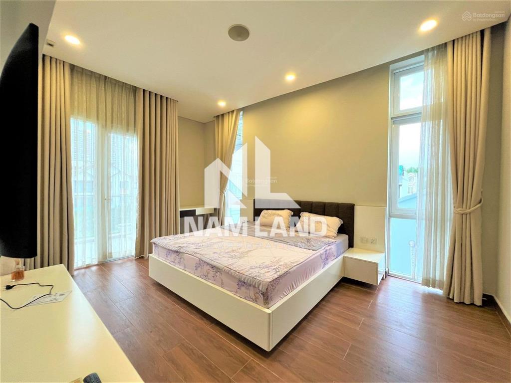 Cho thuê dài hạn biệt thự phường thạnh mỹ lợi hầm 4 lầu 5 phòng có nội thất có hồ cá koi cực đẹp