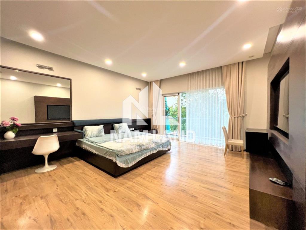 Cho thuê dài hạn biệt thự phường thạnh mỹ lợi hầm 4 lầu 5 phòng có nội thất có hồ cá koi cực đẹp