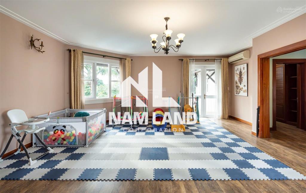 Chị quỳnh cho thuê siêu biệt thự 1300m2 sân vườn hồ bơi 3 lầu 6 phòng full nội thất cao cấp