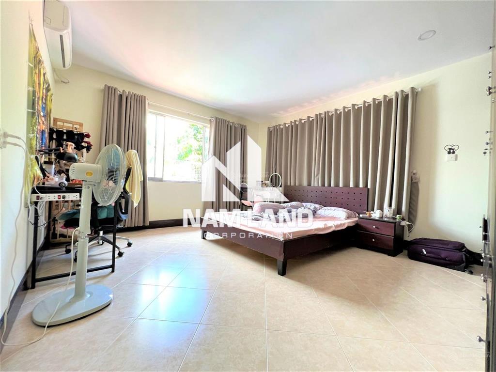 Chú quân cho thuê biệt thự 800m2 khu compound gần sông sài gòn sân vườn hồ bơi 4 phòng để ở, vp cty