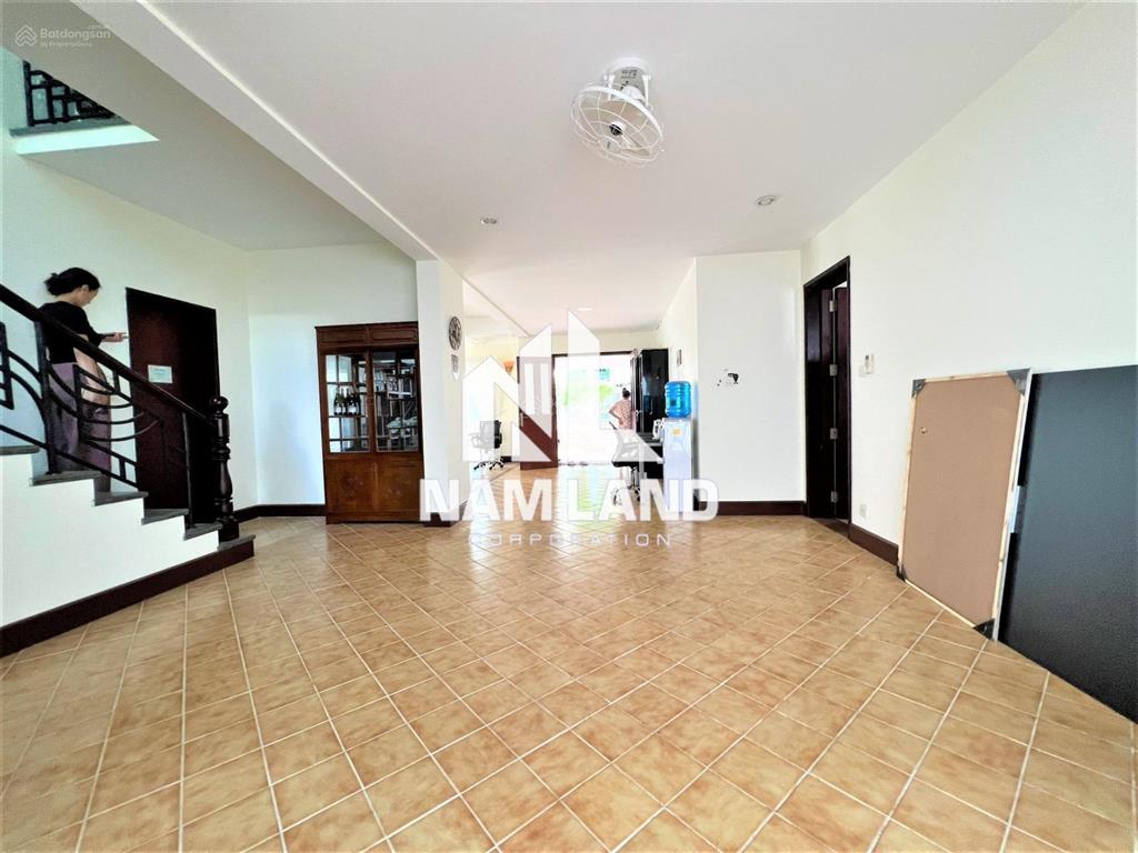 Chú quân cho thuê biệt thự 800m2 khu compound gần sông sài gòn sân vườn hồ bơi 4 phòng để ở, vp cty