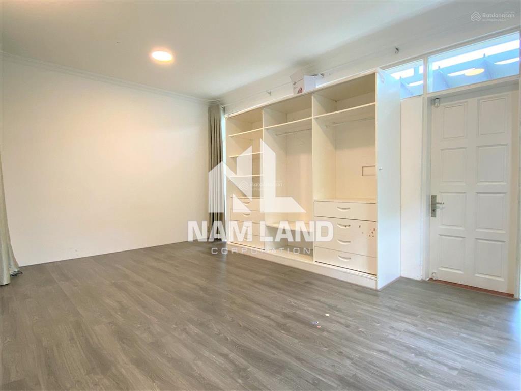 Cô tâm cho thuê biệt thự 800m2 sân vườn hồ bơi 2 tầng 4 phòng để ở, văn phòng gần bến tàu thủy